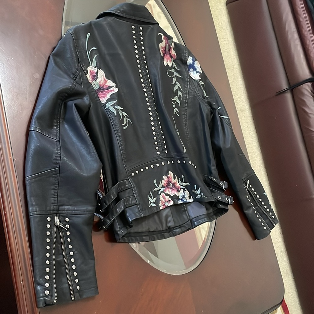 Jacket - Picture 16 of 17